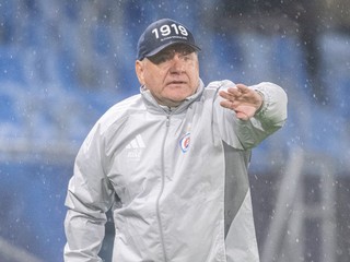 Na snímke tréner futbalistov Slovana Vladimír Weiss st. v prvom zápase play-off Európskej ligy UEFA 2025/26 ŠK Slovan Bratislava - BSC Young Boys vo štvrtok 21. augusta 2025 v Bratislave.