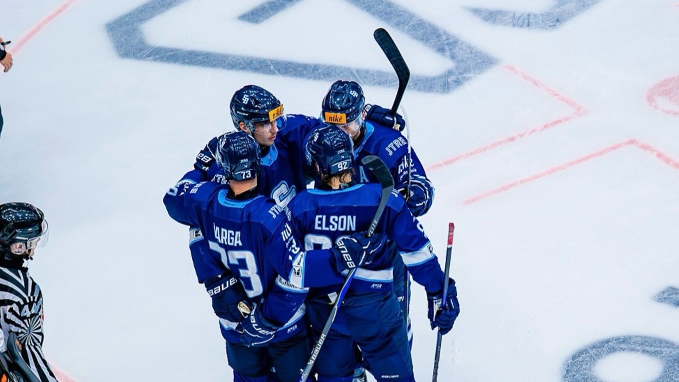 Radosť hokejistov HC Slovan Bratislava v zápase Tipsport ligy proti HK Dukla Michalovce.