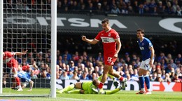 Dávid Strelec oslavuje gól do siete Ipswichu.