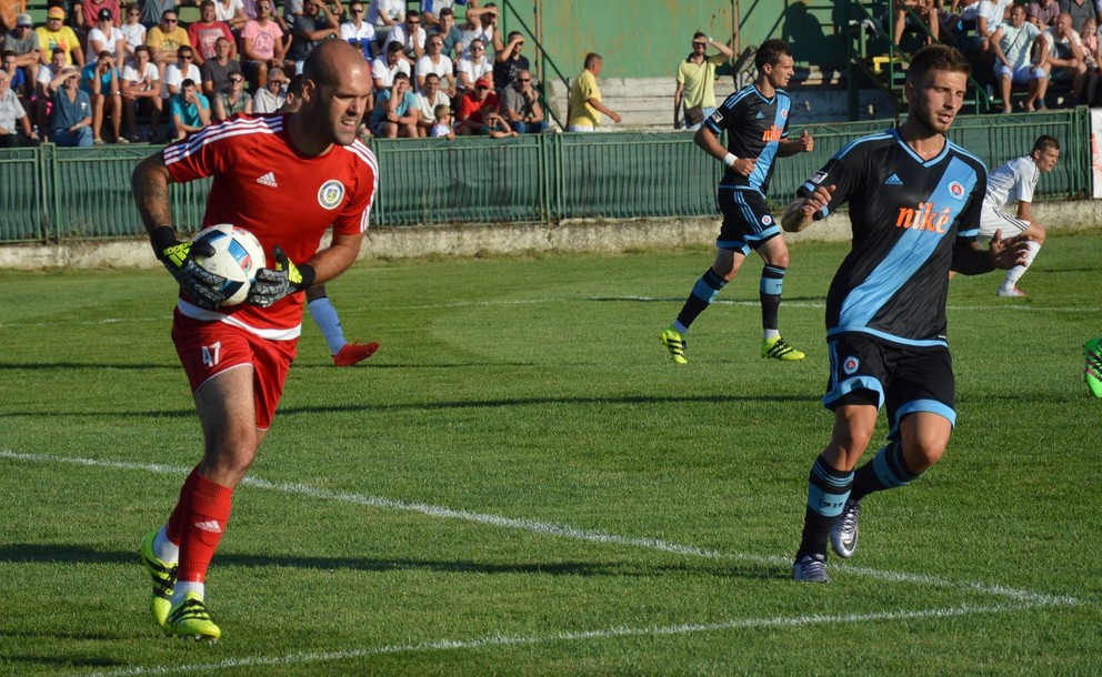 Erik Makó v pohárovom zápase MFK Vranov nad Topľou - ŠK Slovan Bratislava.