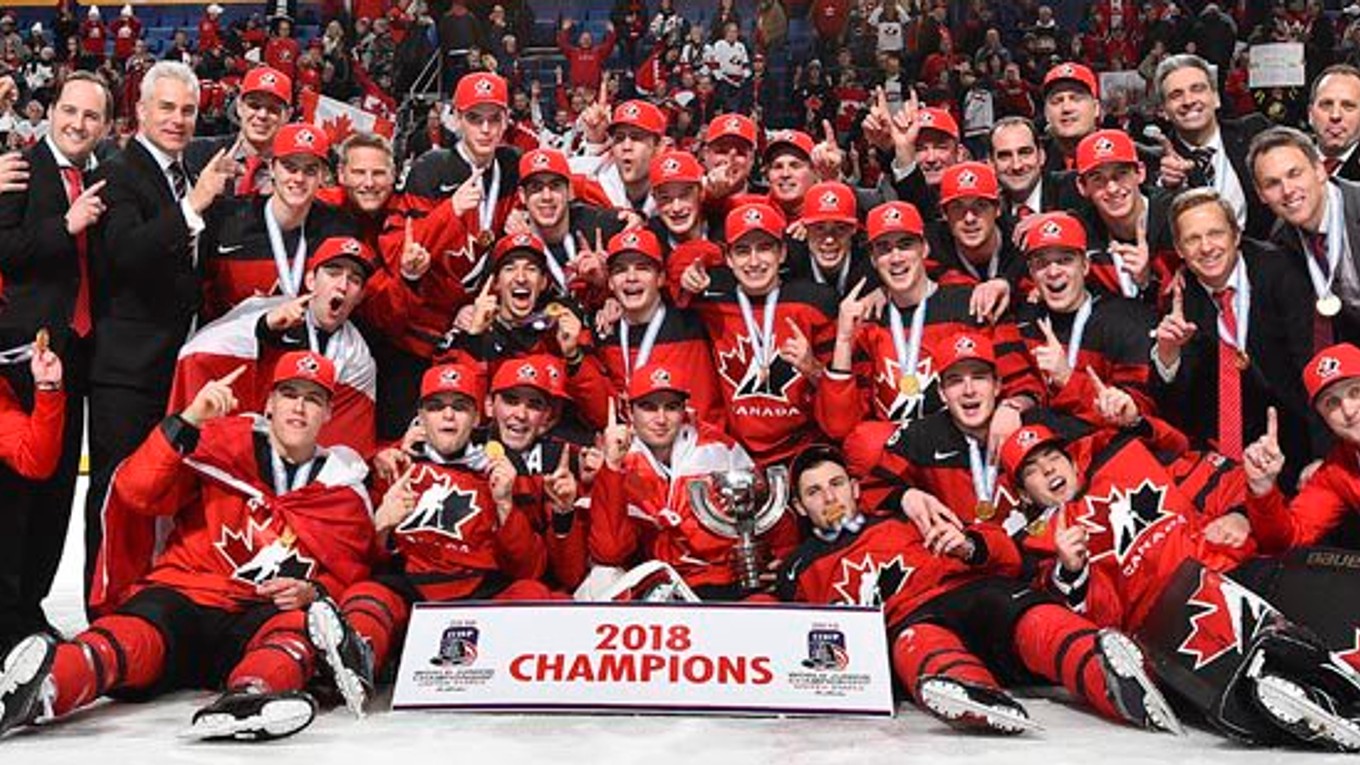 Hokejisti Kanady po zisku titulu majstra sveta na MS do 20 rokov 2018.