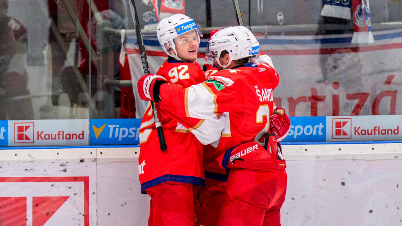 Hokejisti Liptovského Mikuláša sa tešia z gólu