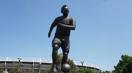 Socha brazílskeho futbalistu Pelého.