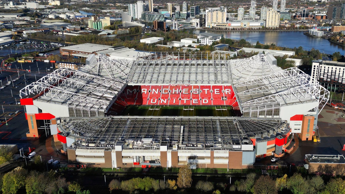 Štadión anglického klubu Manchester United Old Trafford. 