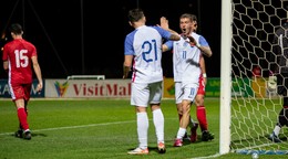 Adam Tučný a Samuel Kopásek (21) sa tešia zo streleného gólu na 2:0 v zápase Slovenska U21 proti Malte U21 v Paole (25.3.2024)