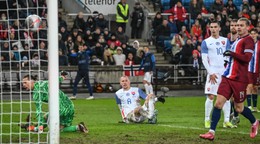 Ondrej Duda strieľa vyrovnávajúci gól na 1:1 na štadióne Ullevaal v Osle v zápase Nórsko - Slovensko (26.3.2024).
