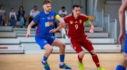 Dominik Ostrák v zápase Slovensko - Maďarsko na turnaji Futsal Fever Days v Šamoríne (13.4.).