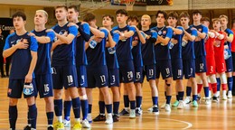 Slovenská futsalová reprezentácia do 19 rokov pred zápasom so Slovinskom v Novihrade (6.4.2024).