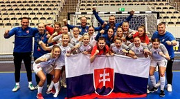 Ženská futsalová reprezentácia SR po zápase Lotyšsko - Slovensko 1:6 (Alingsas, 19.10.2024).