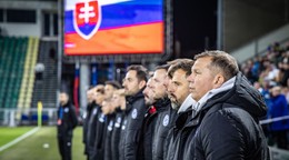 Tréner Jaroslav Kentoš a jeho realizačný tím pred prípravným zápasom Slovensko 21 - Holandsko 21 na štadióne v Žiline (14.11.2024).