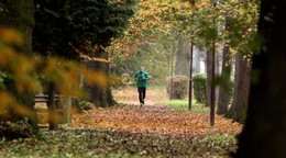 Beh a  chôdza sú vhodné spôsoby ako začať s chudnutím.