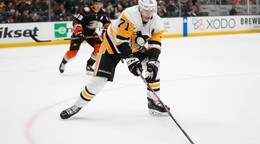 Ruský útočník Jevgenij Malkin v drese tímu Pittsburgh Penguins.