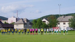 Sedem žltých, tri červené a štyri penalty. Na druhý polčas hostia nenastúpili