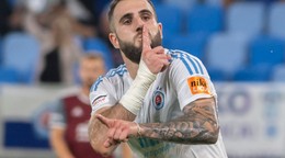 Tigran Barseghjan (Slovan) oslavuje víťazný gól v zápase 6. kola Niké ligy, ŠK Slovan Bratislava - FK Železiarne Podbrezová (3:2).