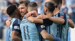 Hráči Slovana oslavujú gól