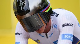 Belgický cyklista Remco Evenepoel počas časovky na Tour de France 2024. 