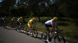 Slovenia's Tadej Pogacar, wearing the overall leader's yellow jersey, rides protected by his teammates in the pack during the sixteenth stage of the Tour de France cycling race over 188.6 kilometers (117.2 miles) with start in Gruissan and finish in Nimes, France, Tuesday, July 16, 2024. (AP Photo/Daniel Cole)