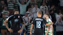 Zľava Cesar Blackman, Nino Marcelli a James Forrest v zápase Celtic Glasgow - ŠK Slovan Bratislava v 1. kole ligovej fázy Ligy majstrov.