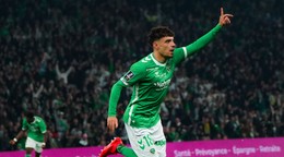 Mathieu Cafaro sa teší po strelenom góle v zápase AS Saint-Étienne - Lille OSC v 5. kole Ligue 1.