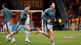 Son Heung-min (vo štvrtok) v predzápasovej rozcvičke Európskej Ligy Galatasaray Istanbul - Tottenham Hotspur.