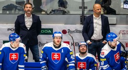 Vladimír Országh (v pozadí vľavo), jeho asistent Ján Pardavý (v pozadí vpravo), ich zverenci Matej Kašlík (vľavo), Miloš Roman (druhý zľava) a Maxim Čajkovič (vpravo).
