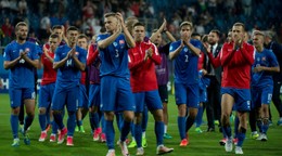Slovenskí reprezentanti ďakujú divákom po výhre 3:0 v zápase Slovensko - Švédsko na ME vo futbale do 21 rokov 2017 (EURO U21 2017).