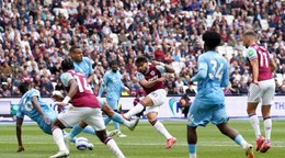 Fotka zo zápasu West Ham United - Nottingham Forest.
