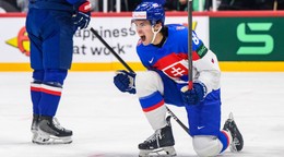Martin Chromiak oslavuje gól v zápase Slovensko - Francúzsko na MS 2025 v hokeji.