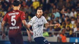 Milan Škriniar v zápase Hatayspor - Fenerbahce Istanbul v 37. kole Süper Lig.