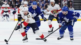 Brad Marchand v zápase s Torontom