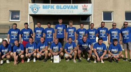 Víťazné mužstvo MFK Slovan Giraltovce, ktoré vyhralo siedmu ligu.