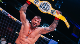 Karlos Vémola s Infinity opaskom.