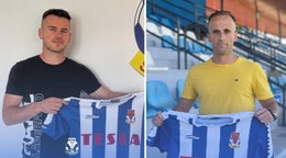 Jakub Straka a Patrik Košuda s dresom MŠK Tesla Stropkov.