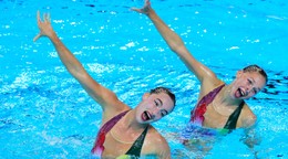 Slovenské reprezentantky v synchronizovanom plávaní Lea Anna Krajčovičová a Žofia Strapeková