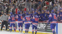 Radosť hráčov USA po strelení gólu proti Nemecku.