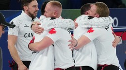 Kanaďania sa tešia zo zlata.