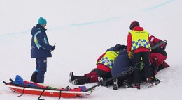 Čínska snoubordistka Liu Jiayuová je ošetrovaná po páde v kvalifikácii žien na U-rampe