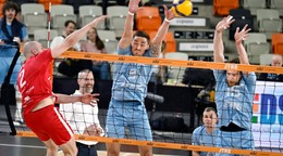 Zľava Lukáš Smolej (Komárno), Peter Mlynarčík a Patrik Marjov (obaja VK Slovan)