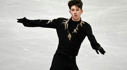 Adam Hagara počas voľnej jazdy na MS v krasokorčuľovaní 2026.