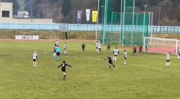 Futbalisti Rimavskej Soboty sa radujú z vyrovnávajúceho gólu v Dolnom Kubíne.
