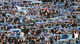 Fanúšikovia ŠK Slovan Bratislava oslavujú zisk ďalšieho titulu.