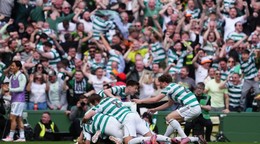 Hráči Celticu oslavujú gól