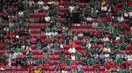Fanúšikovia sledujú zápas A-skupiny majstrovstiev sveta medzi Južnou Kóreou a Českom.