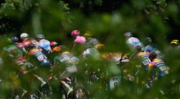 JB 8 Granollers - Cyklistický pelotón jazdí počas 3. etapy cyklistických pretekov Tour de France na trati z Granollersu do Les Angles, dlhej 195,9 km v španielskom meste Granollers 6. júla 2026. FOTO TASR/AP
The pack rides during the third stage of the Tour de France cycling race with start in Granollers and finish in Les Angles, France, Monday, July 6, 2026. (AP Photo/Mosa'ab Elshamy)
- šport
- cyklistika
- Tour
- de France
- preteky
- etapa
- 3.