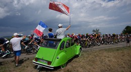 Momentka zo 14. etapy na Tour de France 2026.