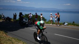 JB 5 Thonon-les-Bains - Taliansky cyklista Filippo Ganna počas individuálnej časovky 16. etapy cyklistických pretekov Tour de France na trati Évian-les-Bains – Thonon-les-Bains, dlhej 26,1 km vo francúzskom meste Thonon-les-Bains 21. júla 2026. FOTO TASR/AP

Italy's Filippo Ganna rides during the sixteenth stage of the Tour de France cycling race, an indivdual time-trial with start in Evian-Les-Bains and finish in Thonon-les-Bains, France, Tuesday, July 21, 2026. (AP Photo/Thibault Camus)

- šport 
- cyklistika 
- Tour 
- de France
- Francúzsko
- preteky
- 16.
- etapa 
- časovka
- individuálna