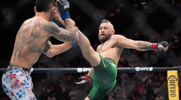 Conor McGregor,v zápase s Maxom Hollowayom na UFC 329.