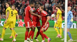 Futbalisti Bayernu Mníchov oslavujú gól do siete FK Bodö/Glimt.