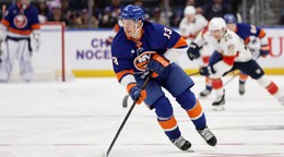 Mathew Barzal v drese New Yorku Islanders.
