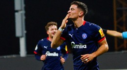 Adrián Kaprálik oslavuje gól.